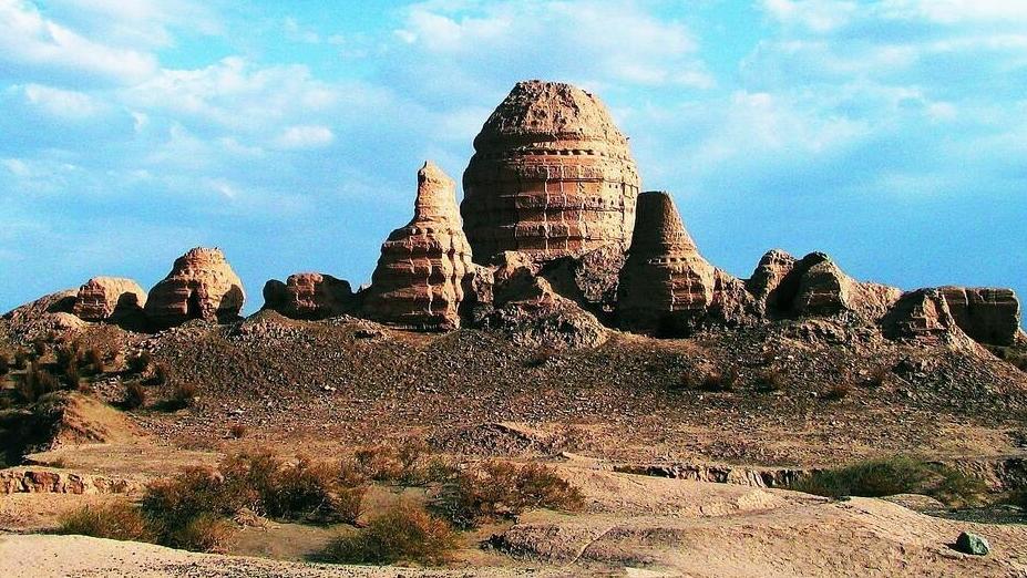 This property is a 5,000 km section of the extensive Silk Roads network, stretching from Chang’an/Luoyang, the central capital of China in the Han and Tang dynasties, to the Zhetysu region of Central Asia. 