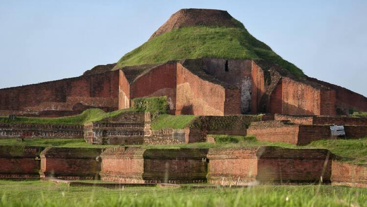 Evidence of the rise of Mahayana Buddhism in Bengal from the 7th century onwards, Somapura Mahavira, or the Great Monastery, was a renowned intellectual centre until the 12th century. 