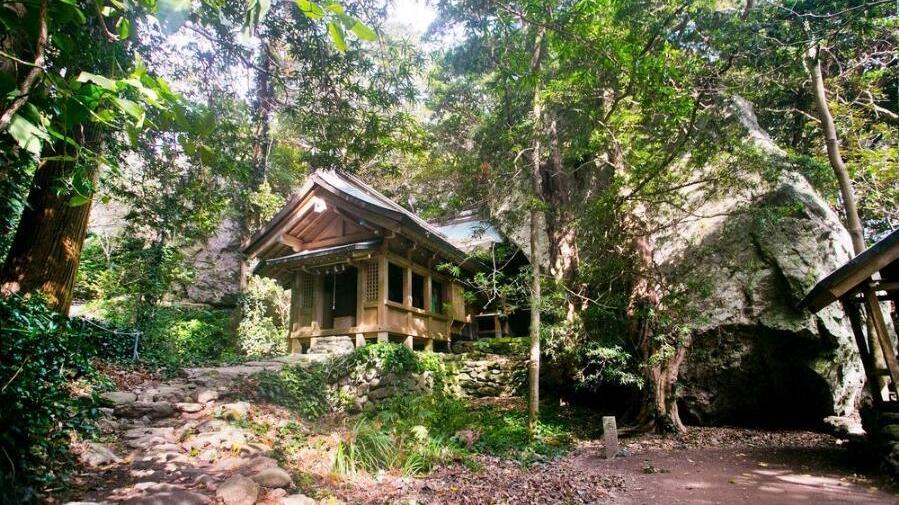 The archaeological sites that have been preserved on the island are virtually intact, and provide a chronological record of how the rituals performed there changed from the 4th to the 9th centuries AD. 
